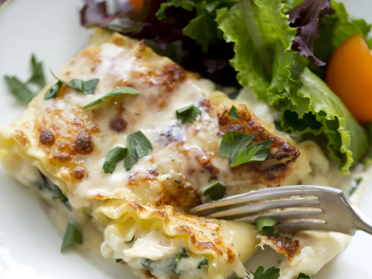 Creamy Chicken Alfredo Lasagna Roll-Ups