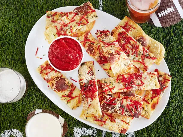 Sheet Pan Cheesy Pepperoni Pizza Sticks