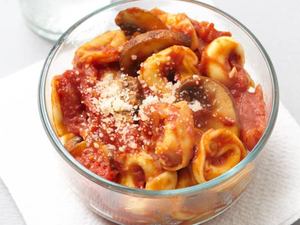 20-Minute Spicy Tomato-Mushroom Tortellini