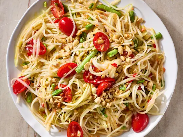 Thai Green Papaya Salad (Som Tum)