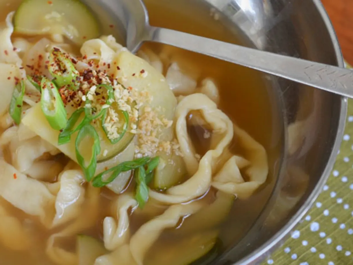Yachae Kalguksu (Korean Knife Noodles with Vegetables)