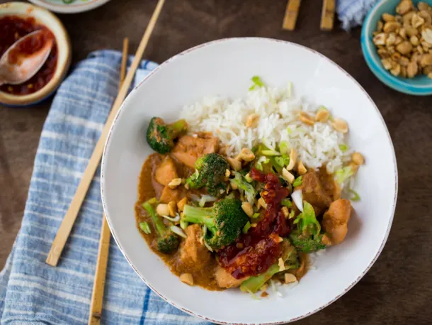 Creamy Slow-Cooker Peanut Chicken and Broccoli
