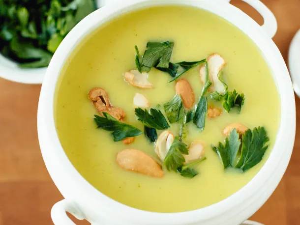 Vegan Creamy Curried Cauliflower Soup