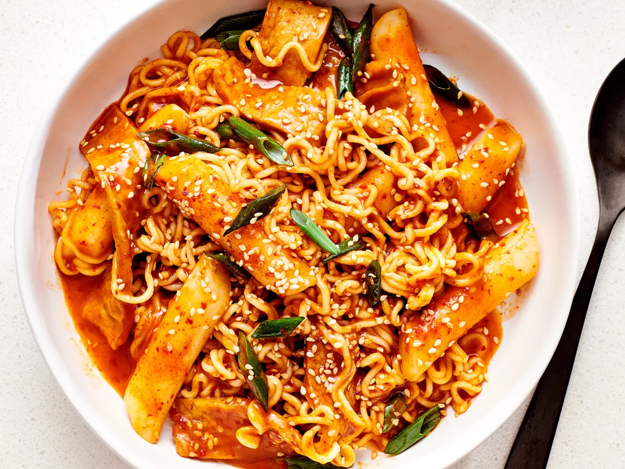 Rabokki (Ramen + Tteokbokki)