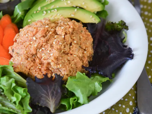 Lunch Recipe: Smoky Spiced Tempeh & Quinoa Salad