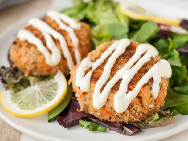 Salmon Cakes with Creamy Garlic Sauce