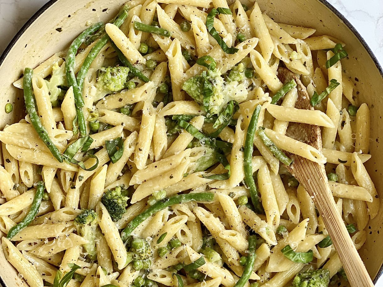 One-Pot Penne with Creamy Basil-Garlic Sauce