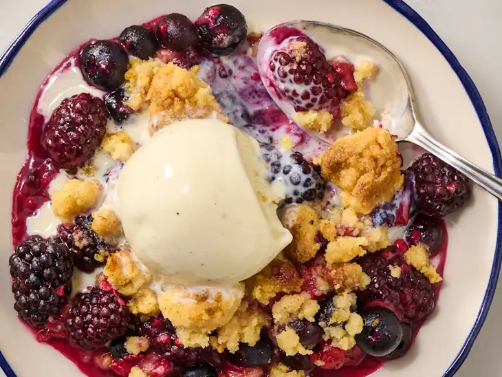 Easy Berry Crumble