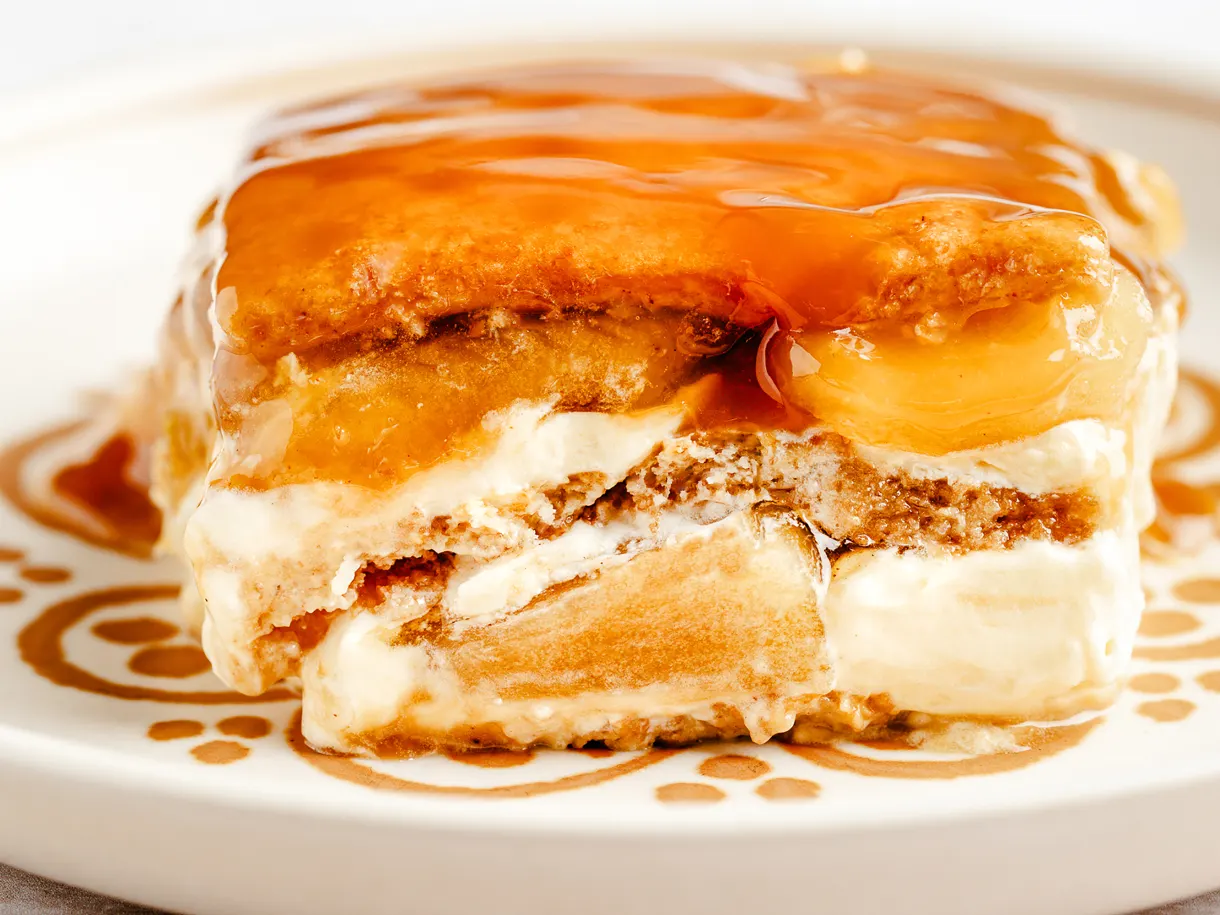 No-Bake Caramel Apple Éclair Cake