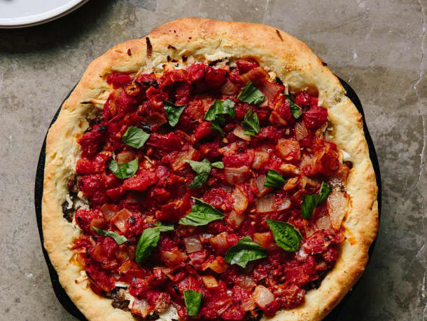 Deep-Dish Chicago-Style Sausage and Mushroom Skillet Pizza