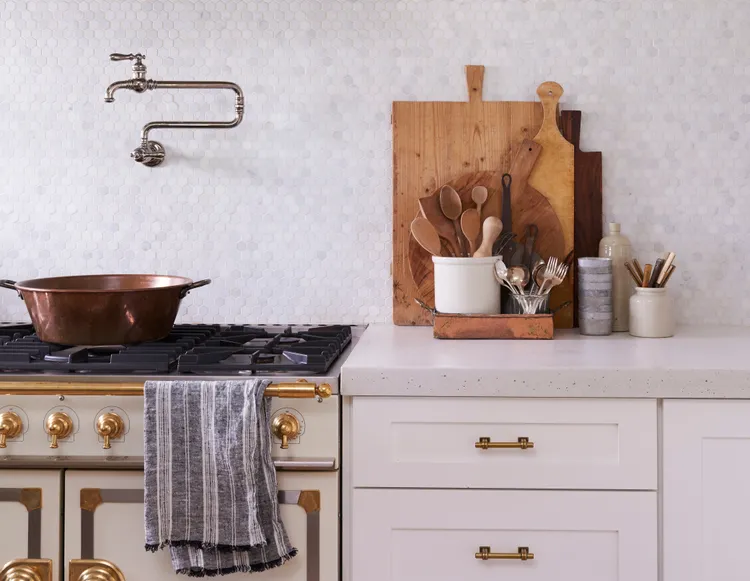 7 Ways to Style Cutting Boards to Make Your Kitchen Look More Put Together