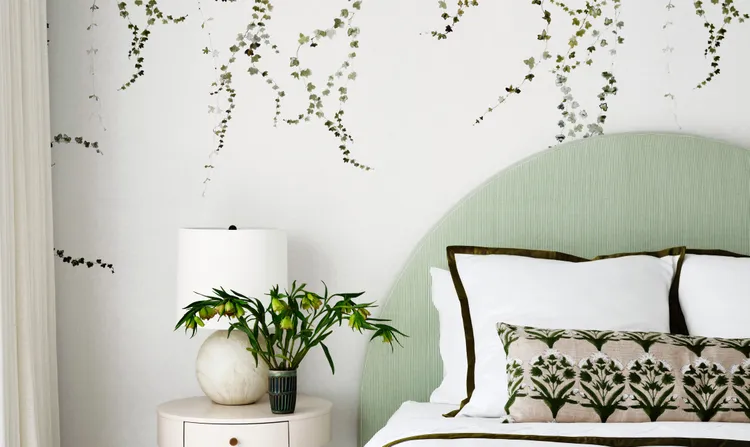 The Ivy Decor of the ’90s Is Back—and It Looks Better Than You Remember