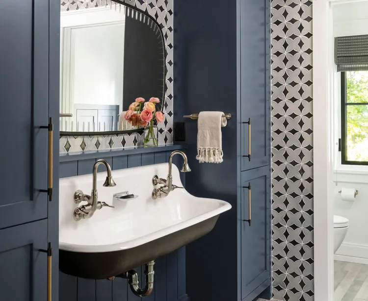 8 Retro Bathroom Styles Designers Are Bringing Back This Year