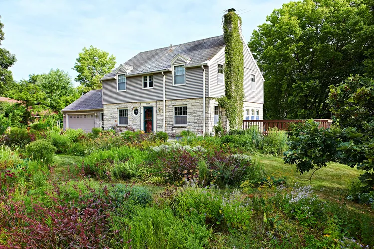 5 Tips for Designing a Nature-Inspired Garden That Looks Beautiful Year Round