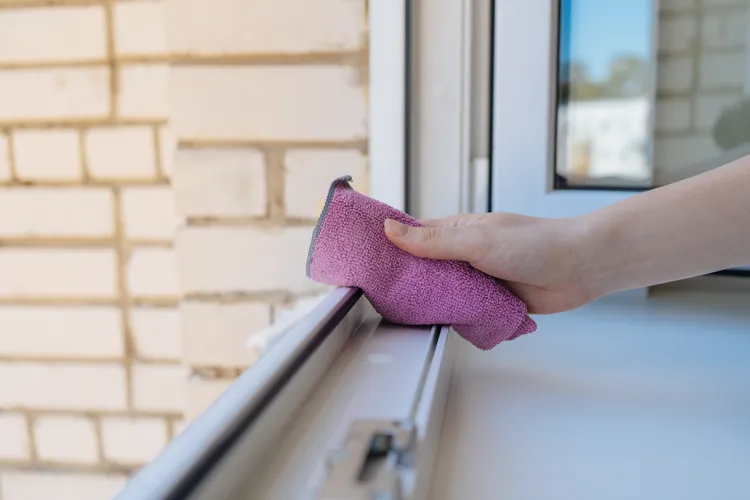 3 Easy Steps to Clean Windowsills So They Look Like New