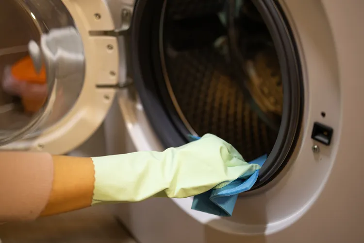 8 Cleaning Tasks to Avoid at Night
