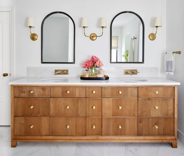 5 Things Organized People Never Keep in Their Bathrooms for a Clutter-Free Space