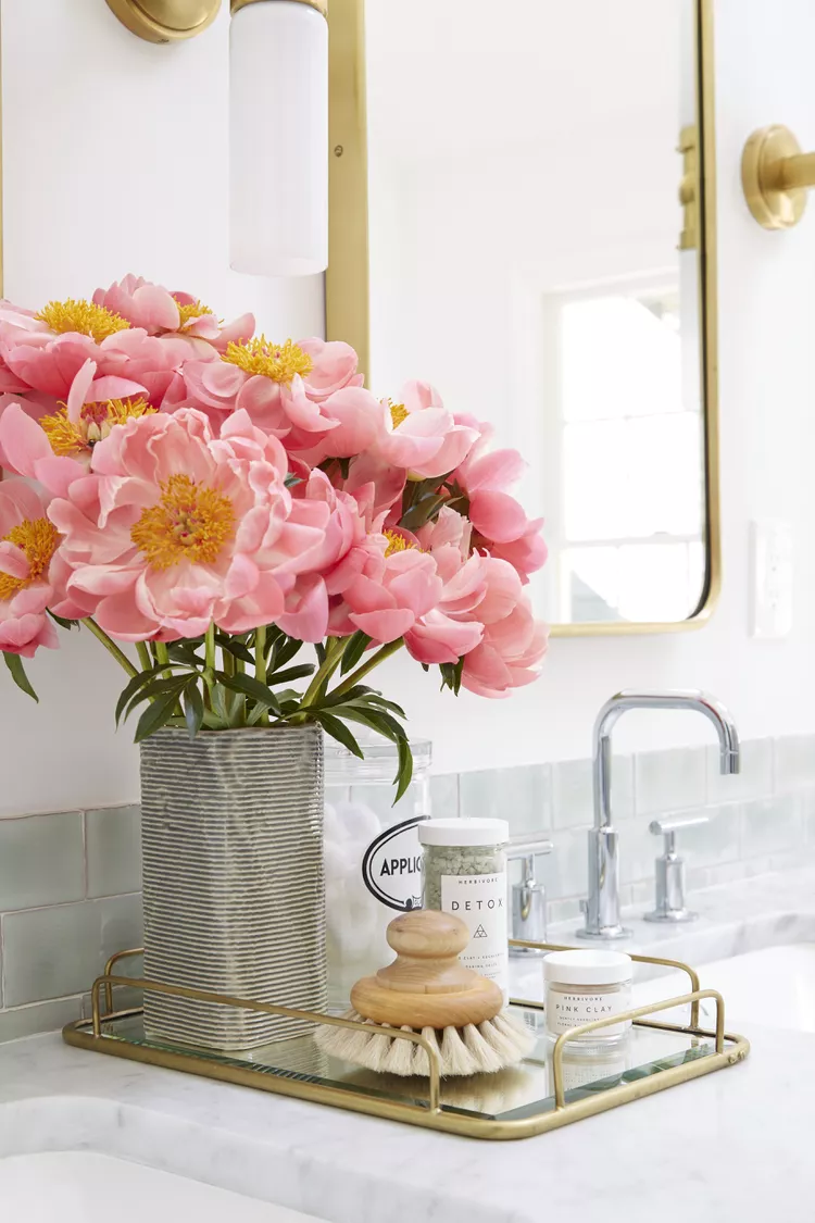 How to Organize Bathroom Counters to Accommodate Your Routine
