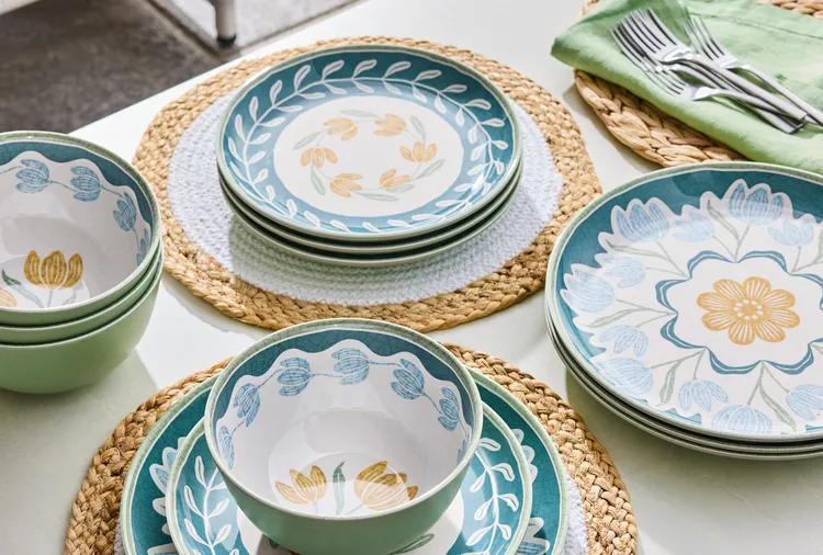 4 Charming Table Settings Perfect for Summer Entertaining
