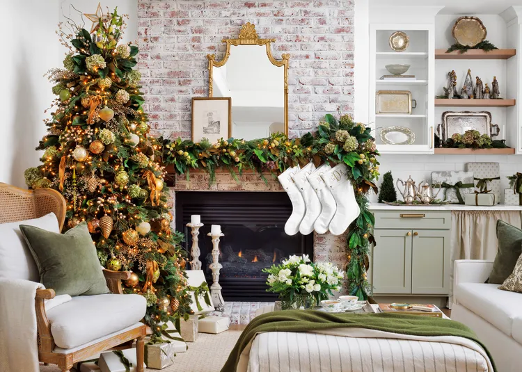 7 Unexpected Christmas Color Schemes That Will Be Huge in 2025