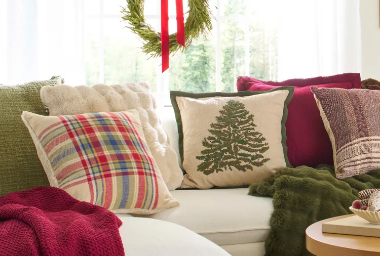 Rediscover Christmas Cheer with These '90s-Inspired Holiday Decor Ideas