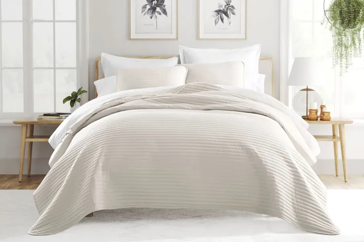This Breathable Spring Quilt Set Feels 'Like Sleeping on a Cloud'—Grab It on Sale for Under $50
