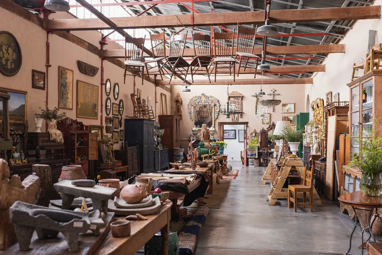 5 Things You Should Never Do at Antique Stores