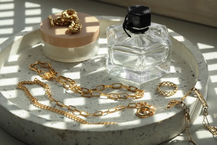 5 Dazzling Ways to Use Your Jewelry as Decor When You’re Not Wearing It