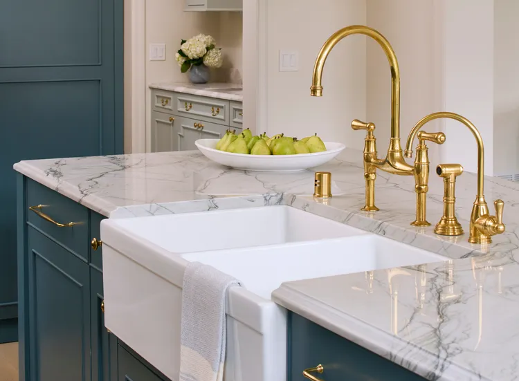 7 Things Professional Cleaners Want You to Stop Storing on the Counter