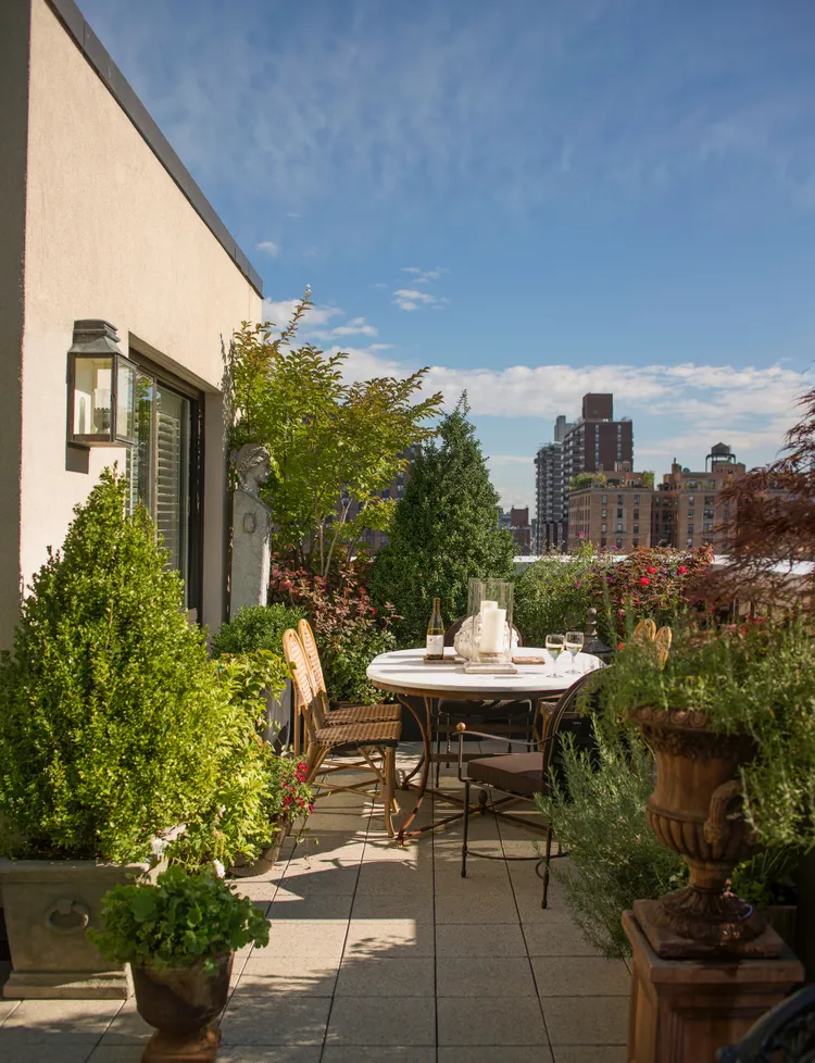 Fashion Icon Tim Gunn’s New York Apartment Epitomizes Classic Style