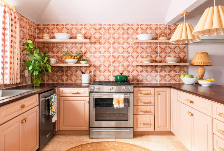 13 Items Designers Always Remove From Kitchen Shelves and What to Use Instead