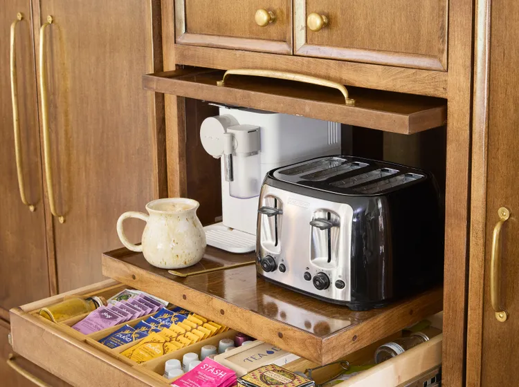 This Clutter-Concealing ‘90s Kitchen Feature Is Making a Huge Comeback