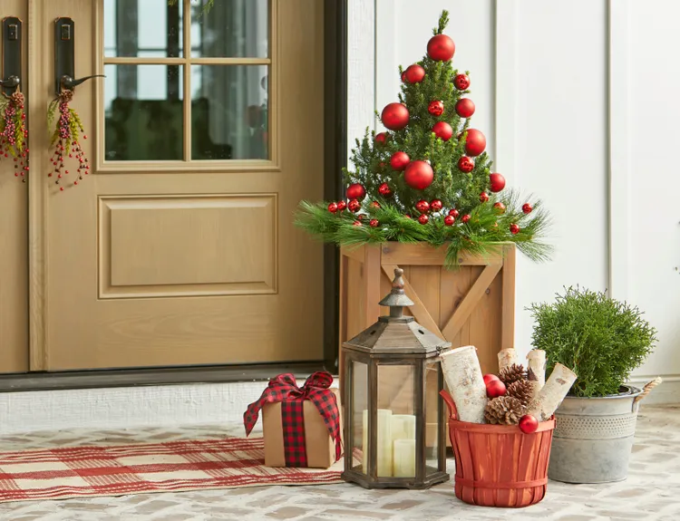 8 DIY Christmas Porch Decorations Anyone Can Make (Yes, Really!)