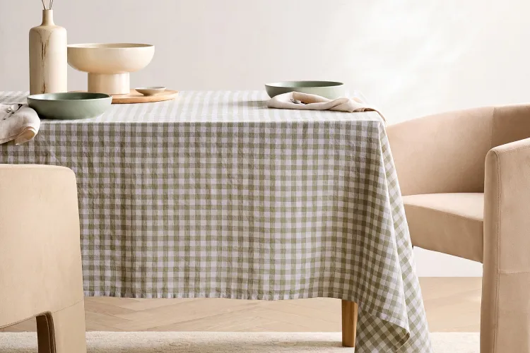 Luxe Linens, Ceramic Cookware, Handcrafted Bowls, and More Kitchen Finds Are Hiding at This Unexpected Retailer