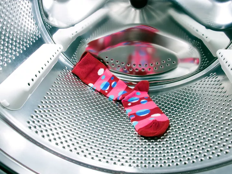 Does the Dryer Actually "Eat" Your Socks? Laundry Experts Reveal the Truth