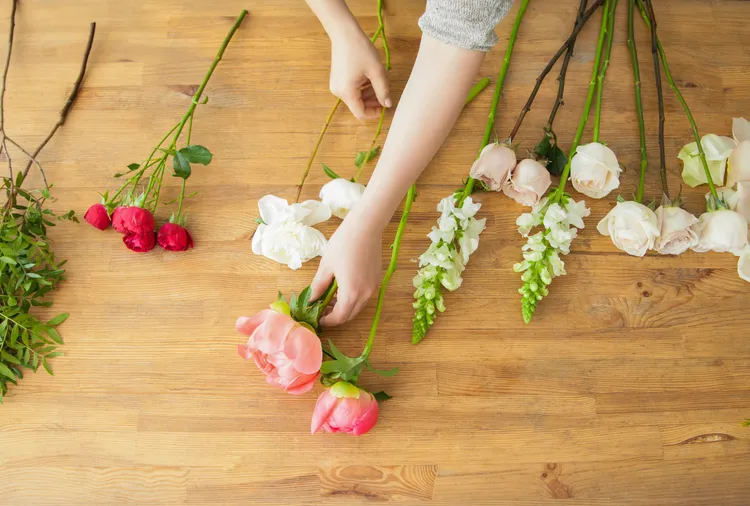 This ‘Floating’ Flower Trick Is the Prettiest Way to Upgrade Your Spring Tablescape