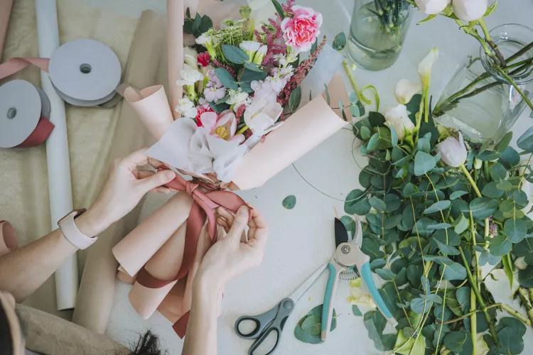 Transform Your Crafting Night with a Gorgeous DIY Flower Bar Setup