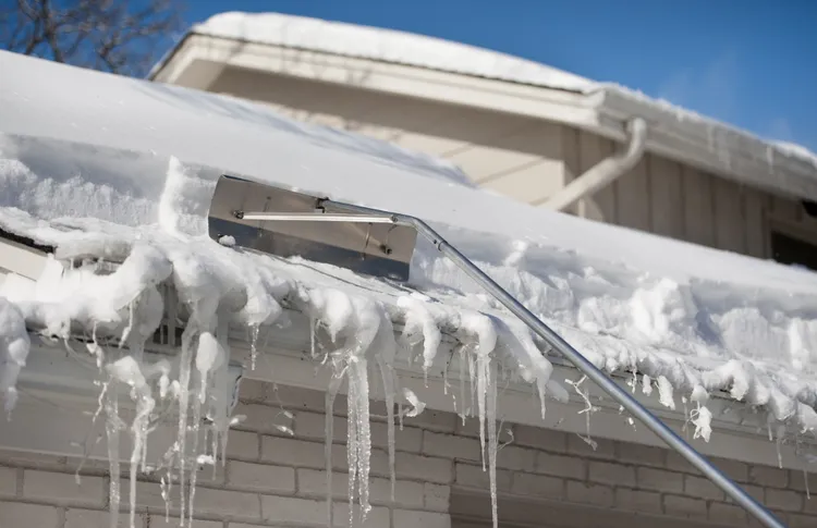 7 Gutter Maintenance To-Dos to Prevent Winter Damage