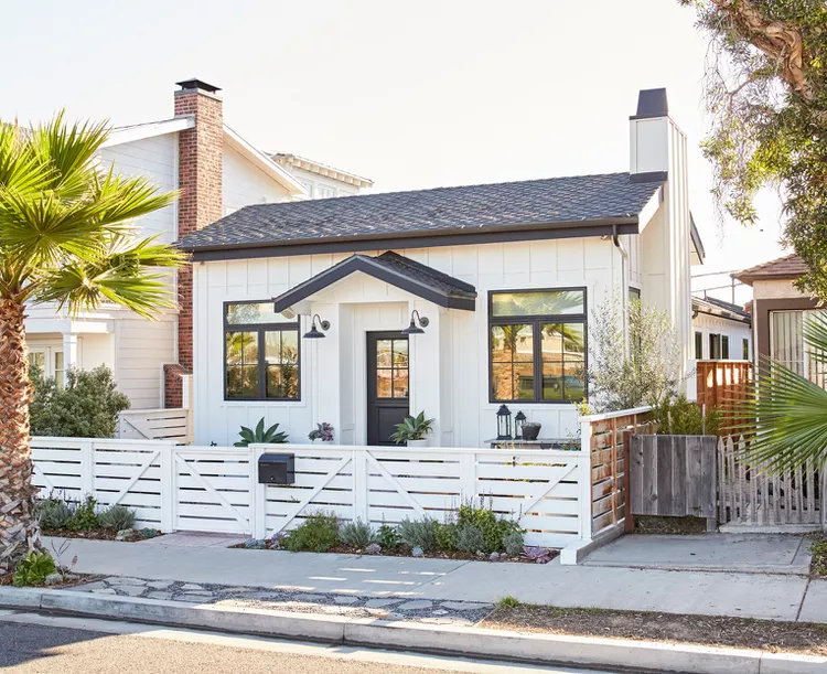 Can You Paint the Side of Your Neighbor’s Fence? What Homeowners Should Do First