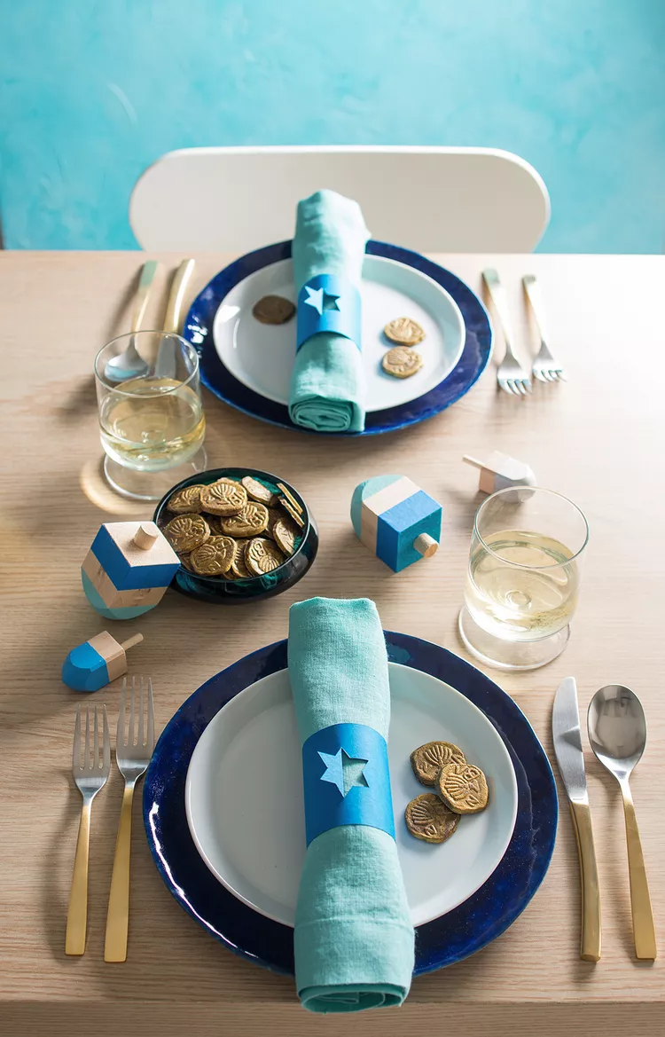 13 Hanukkah Table Decor Ideas for a Meaningful Holiday