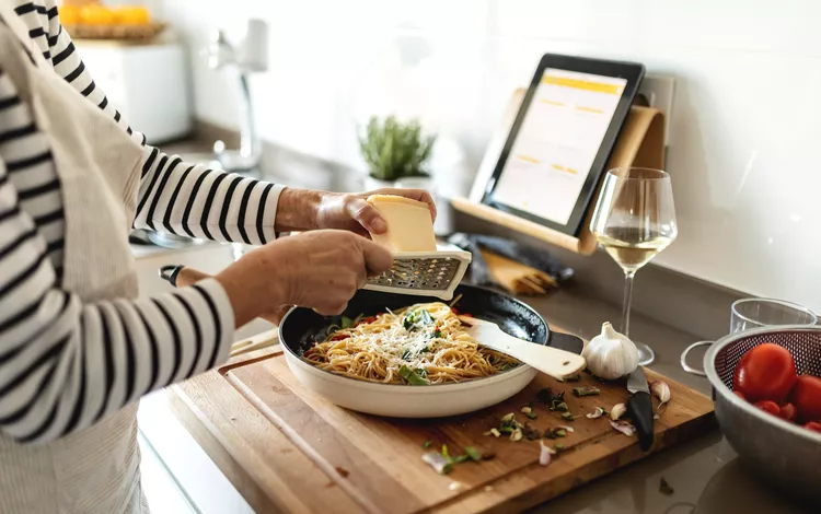 7 Tips for Enjoying a Solo Thanksgiving