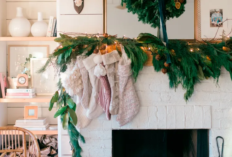 4 Secrets to Keeping Fresh Garlands Green and Fragrant Through the Holidays