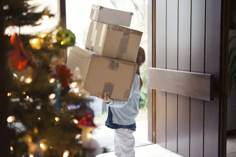 4 Thoughtful Ways to Thank Delivery Drivers This Holiday Season