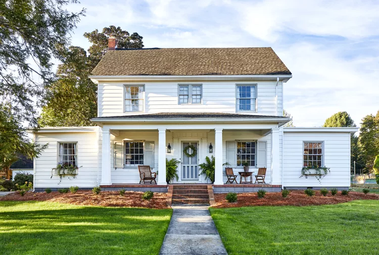 5 Exterior Paint Color Trends Boosting Curb Appeal in 2025—Plus the Exact Shades to Try