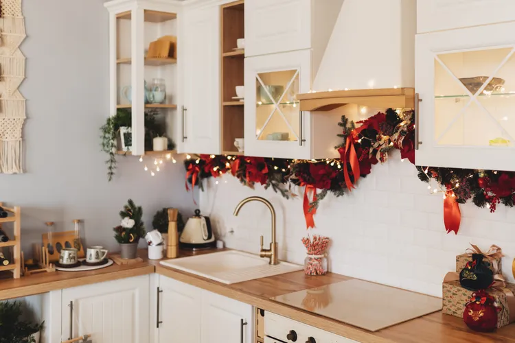 Turn Your Kitchen Towels into Holiday Bows for Festive Holiday Style