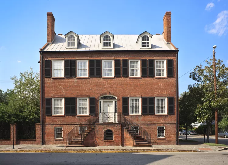 Federal-Style Architecture Still Feels Timeless Centuries Later—Here Are 7 Key Elements to Try