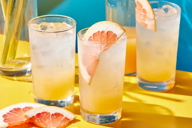 Grownup Lemonade Stands Are the Ultimate Summer Hosting Hack—Here's How to Set One Up